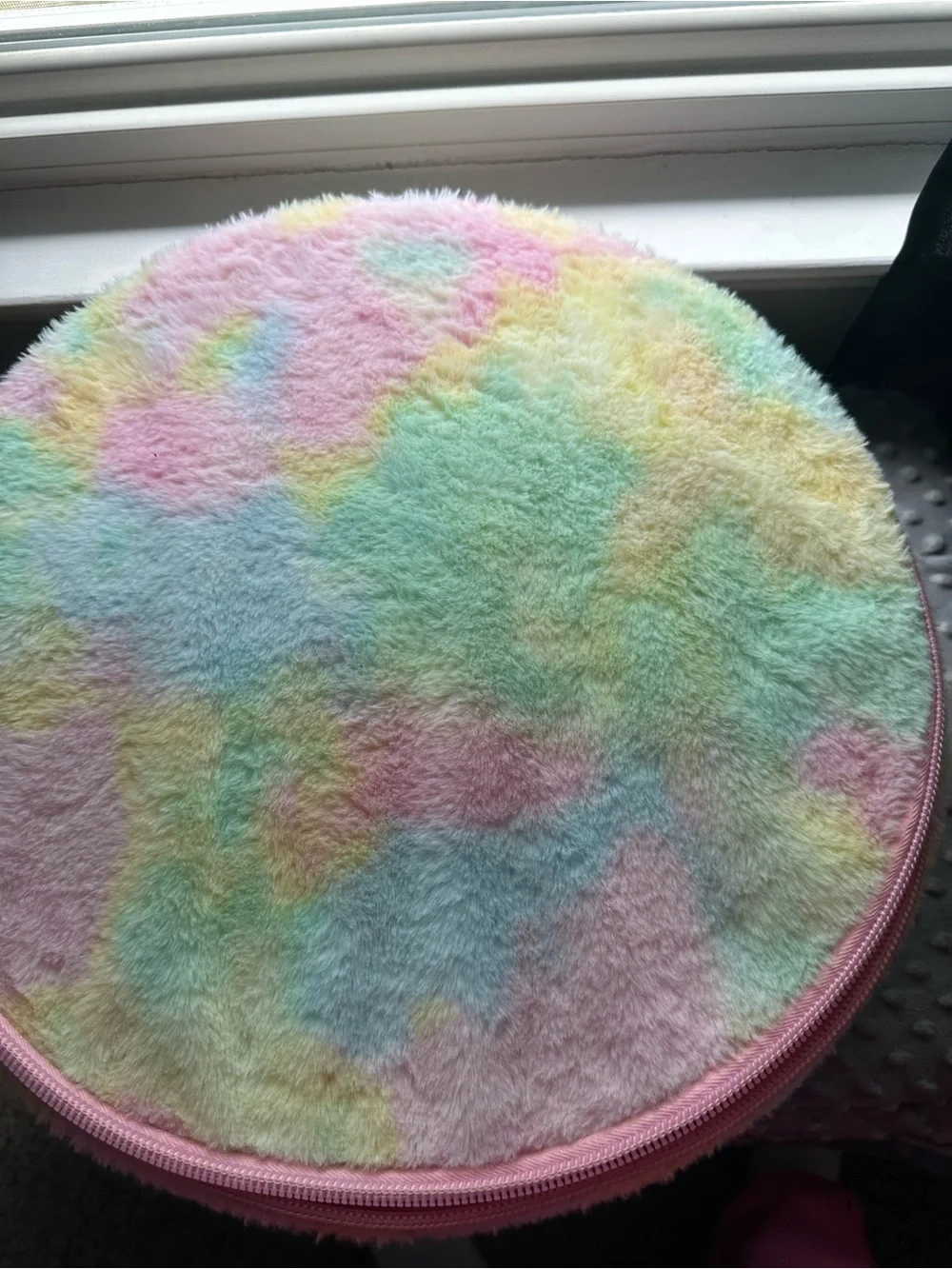 Na! Na! Na! Surprise cat carry case tie dye